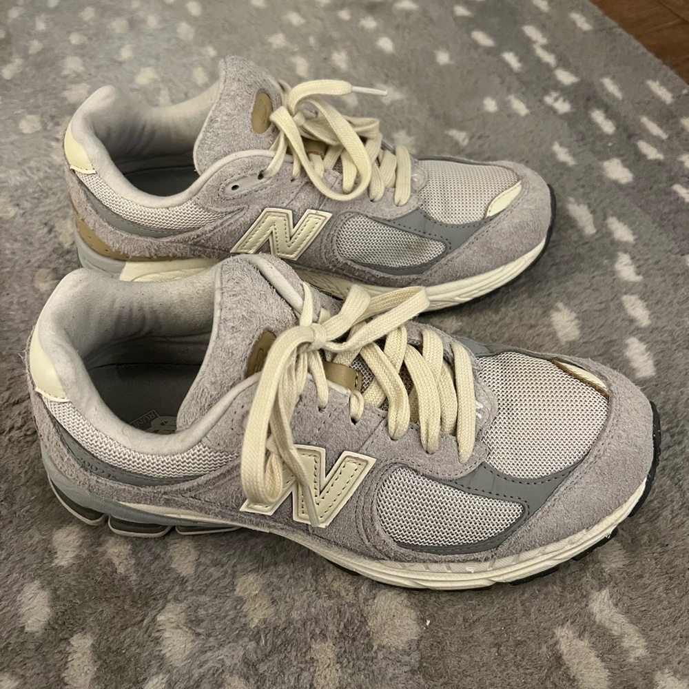 New Balance 2002R sneakers